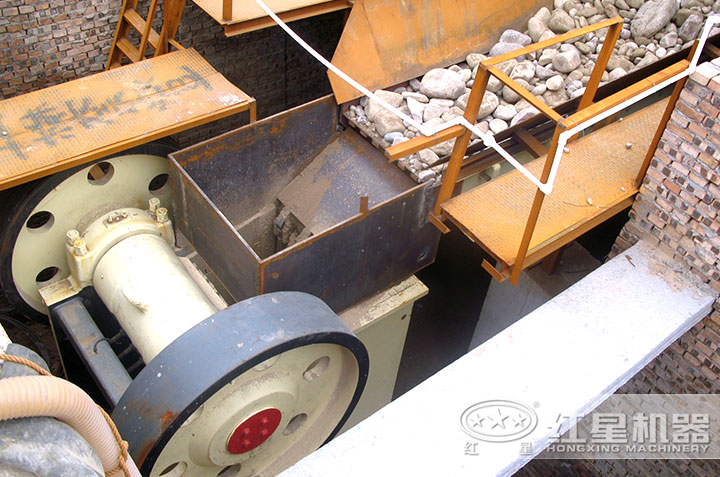 顎式破碎機(jī)、給料機(jī)